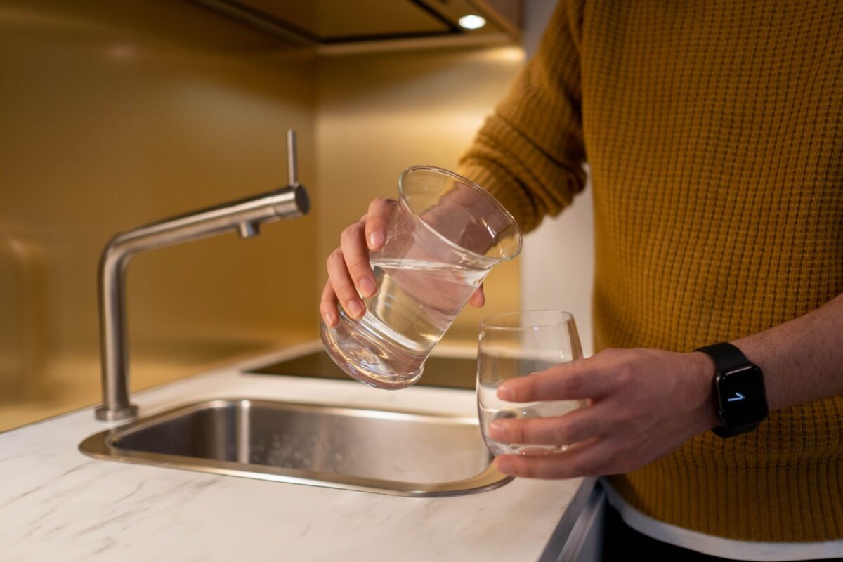 Choisir une eau pauvre en magnésium : repères, critères et erreurs fréquentes